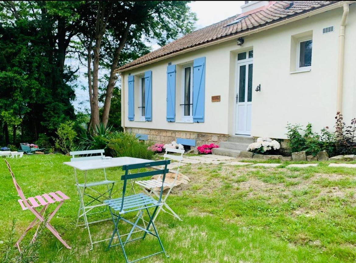 Les Volets Bleus Villa Parmain Kültér fotó